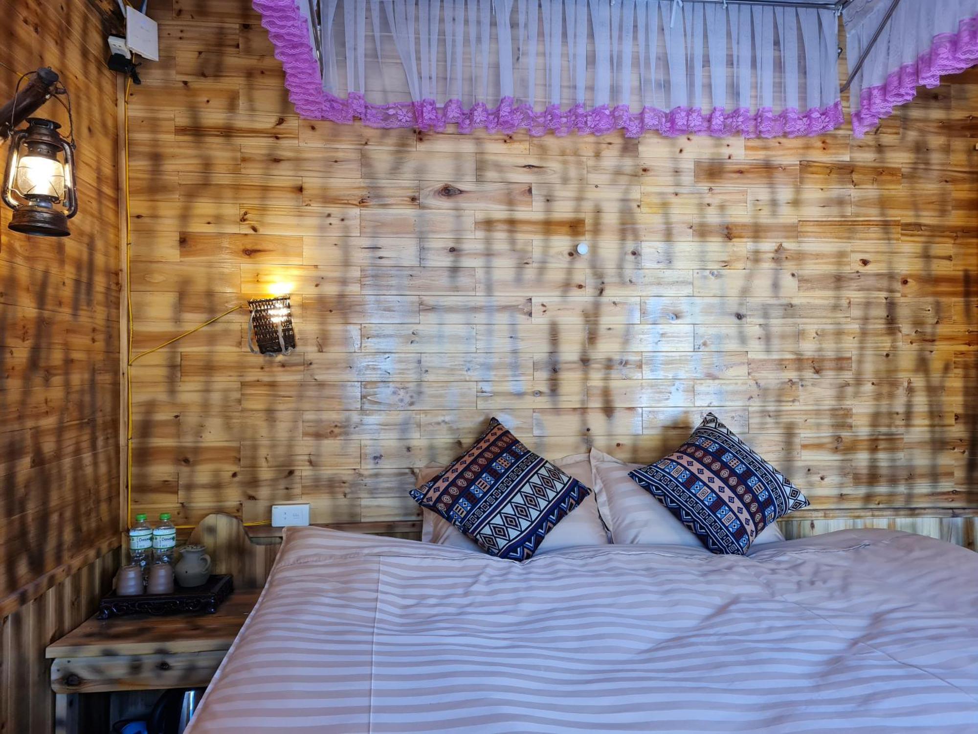 Nha Co Lao Xa Homestay Hmong & Bungalow Air Conditioner Донгван Экстерьер фото